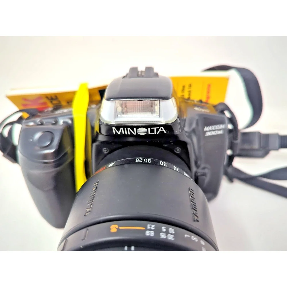 Minolta Maxxum 300si 35mm Film Camera with tamron aspherical LD 28-200mm lens